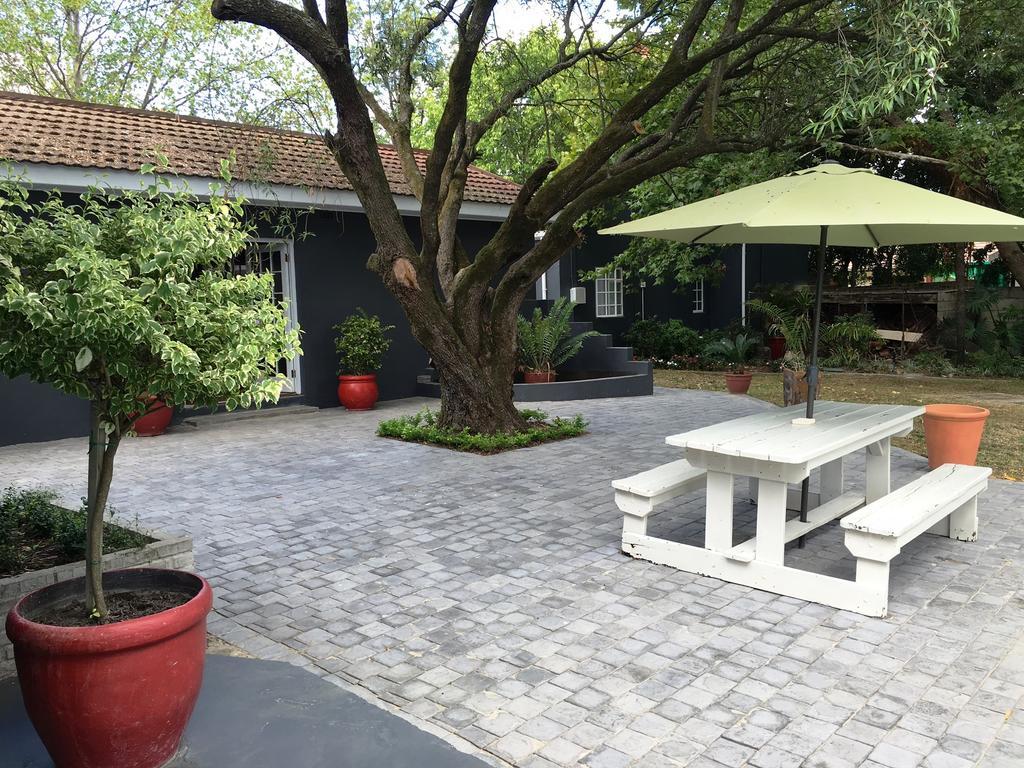 The Garden Shed Guest House Веллингтон Экстерьер фото
